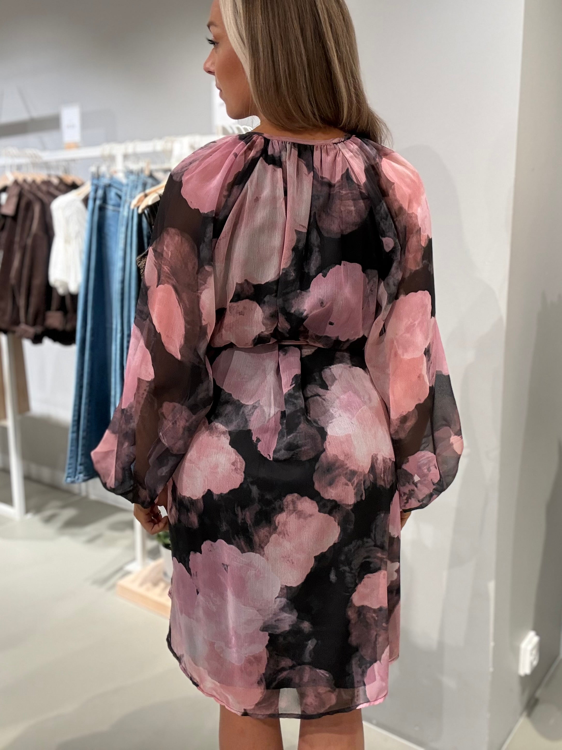 VIMOFLORA Midi Dress - Black
